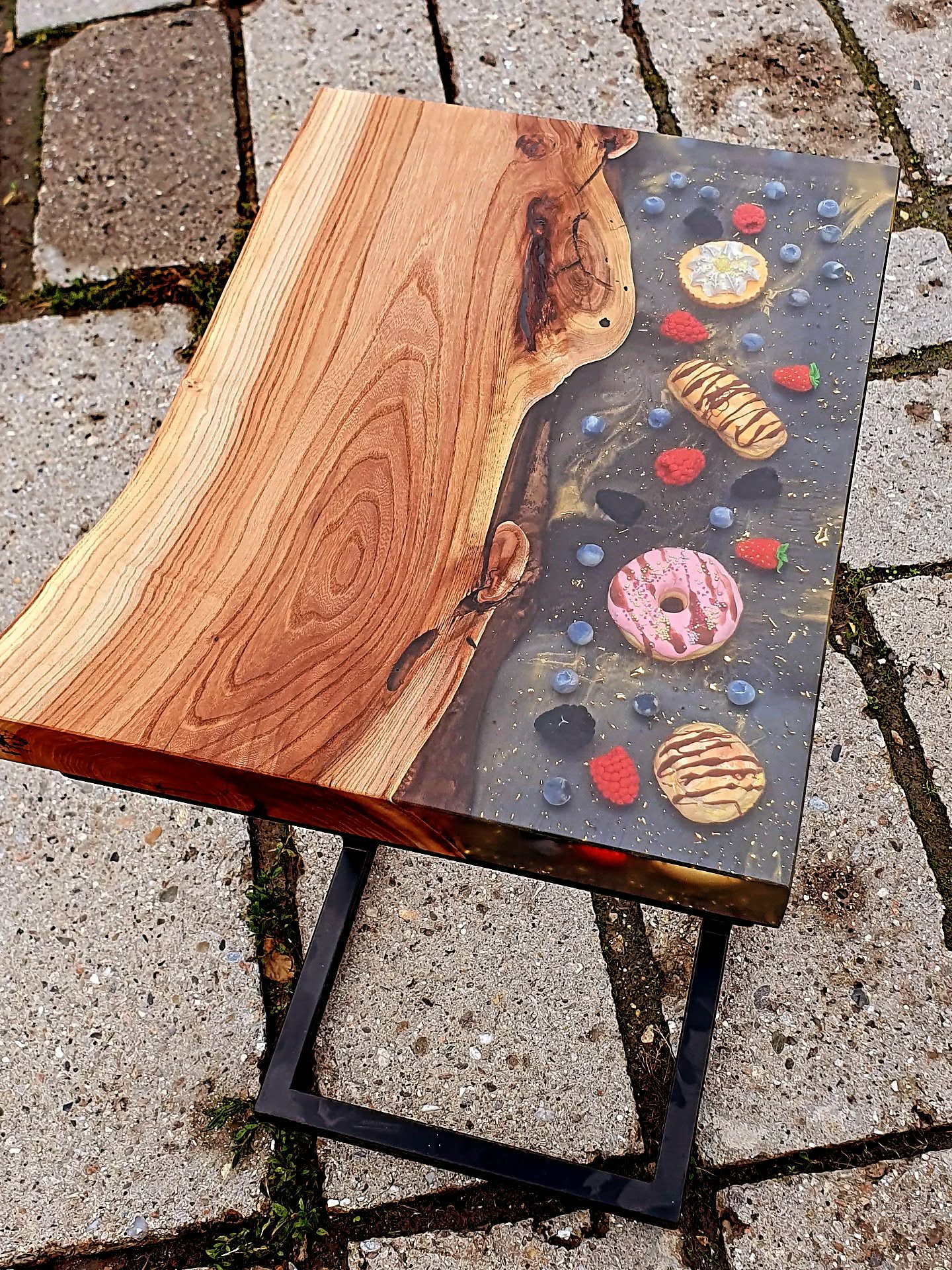 C-Shaped Side Table, Live Edge Wood Sofa Table, Epoxy resin, wood