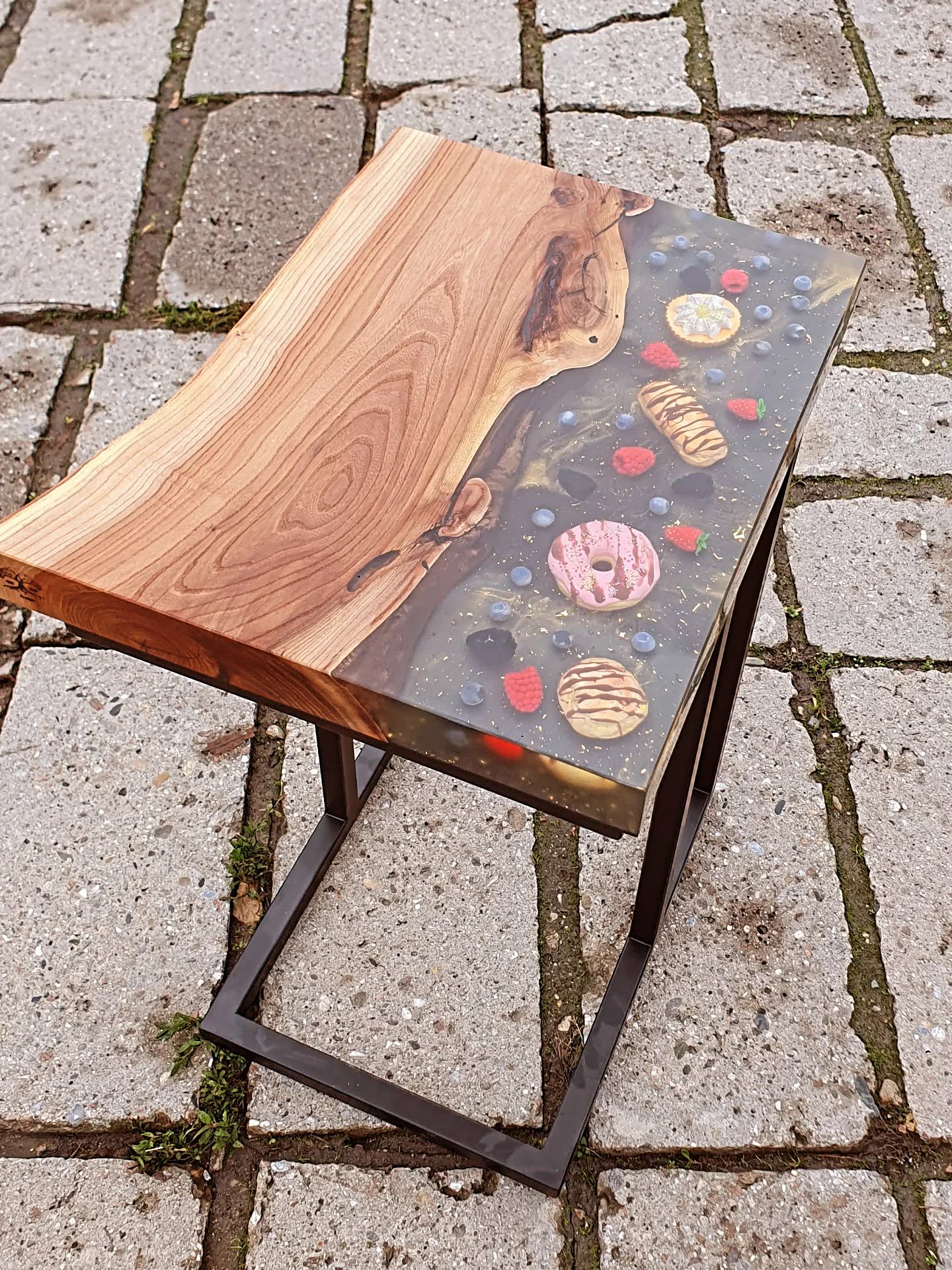 C-Shaped Side Table, Live Edge Wood Sofa Table, Epoxy resin, wood